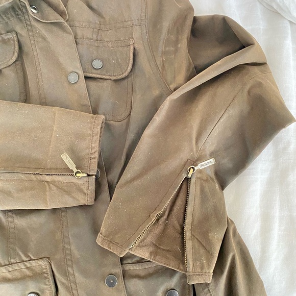 Barbour Classic Beadnell Waxed Jacket - Picture 5 of 7